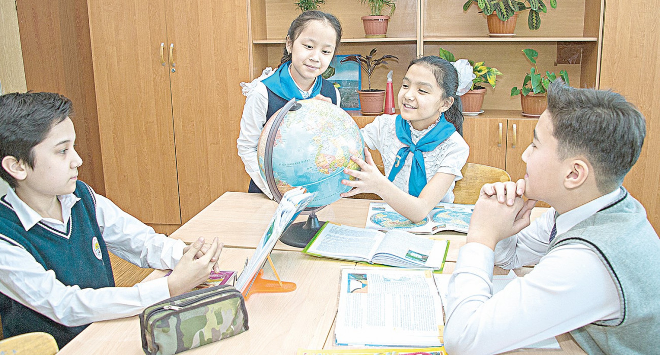 Догги стиліндегі семіз қара әйелдердің анальдік фотосуреттері