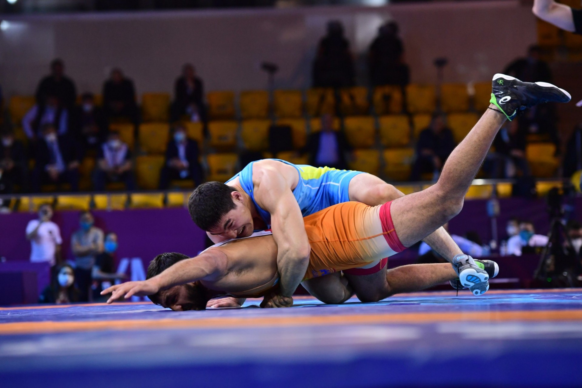 Алғашқы күні әнұран шырқалған жоқ