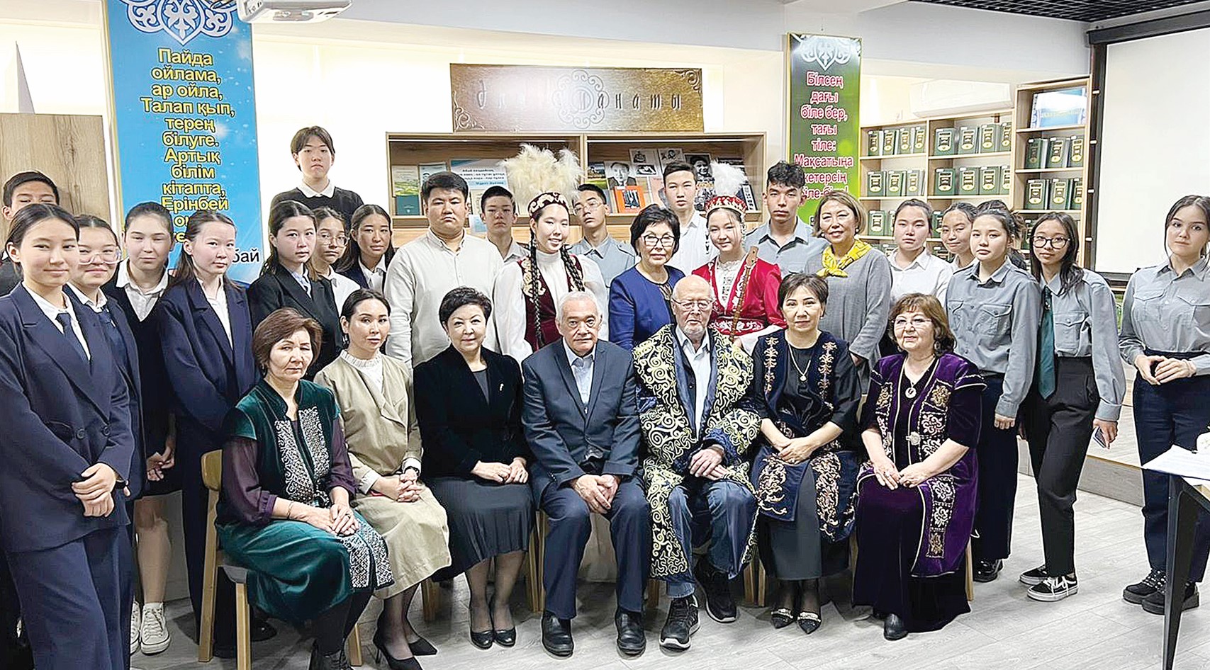 Мұрат Әуезовпен кездесті