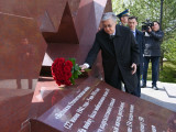 Президент қазақстандық жауынгерлерге арналған мемориалдық кешенге гүл шоғын қойды