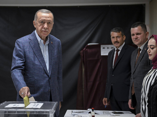 Түркиядағы президент сайлауы: Режеп Тайып Ердоған көш бастап тұр