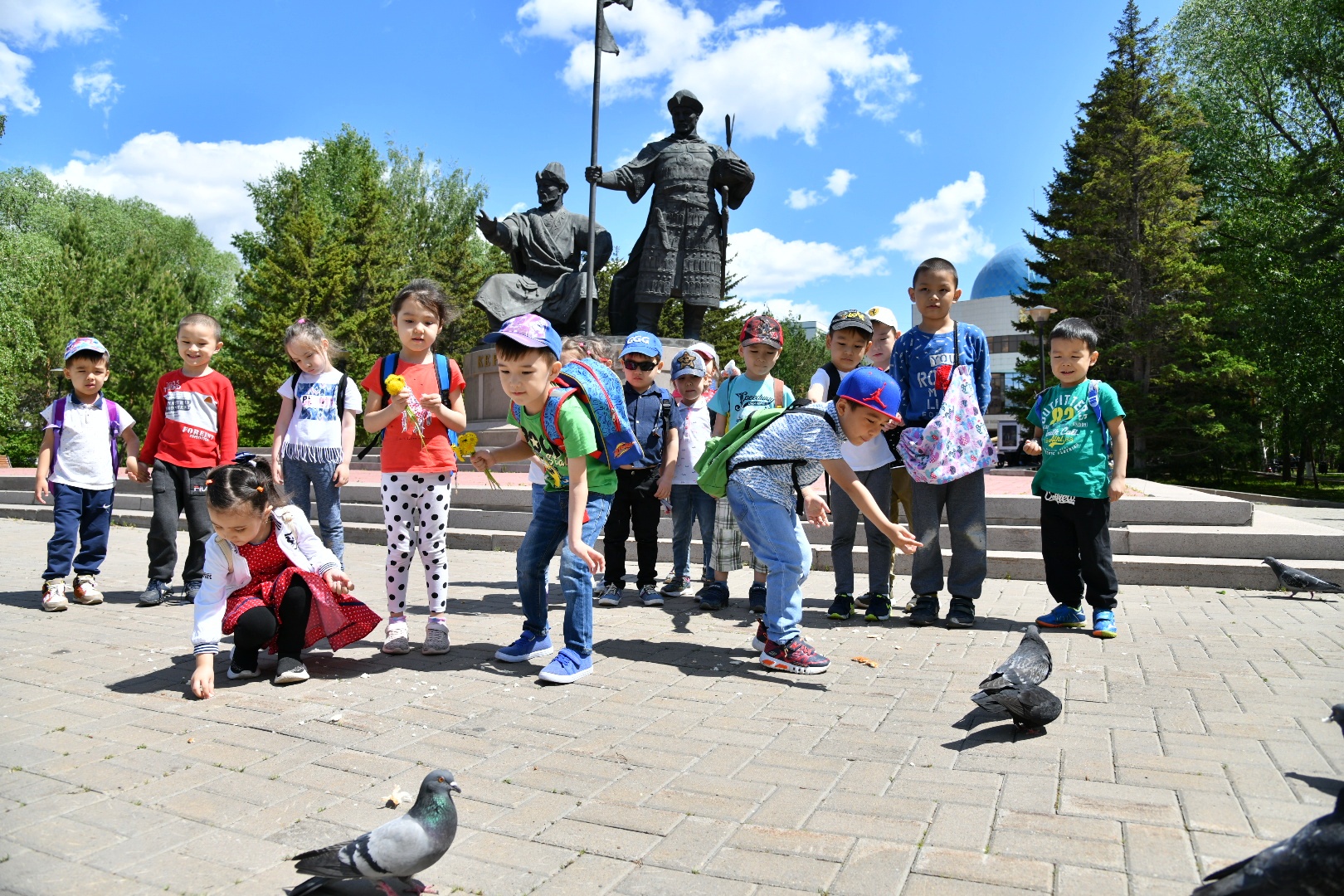 Балалар жазда қалай демалады?