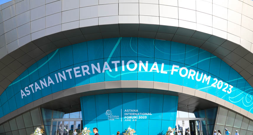 Мәулен Әшімбаев Астана халықаралық форумында баяндама жасады