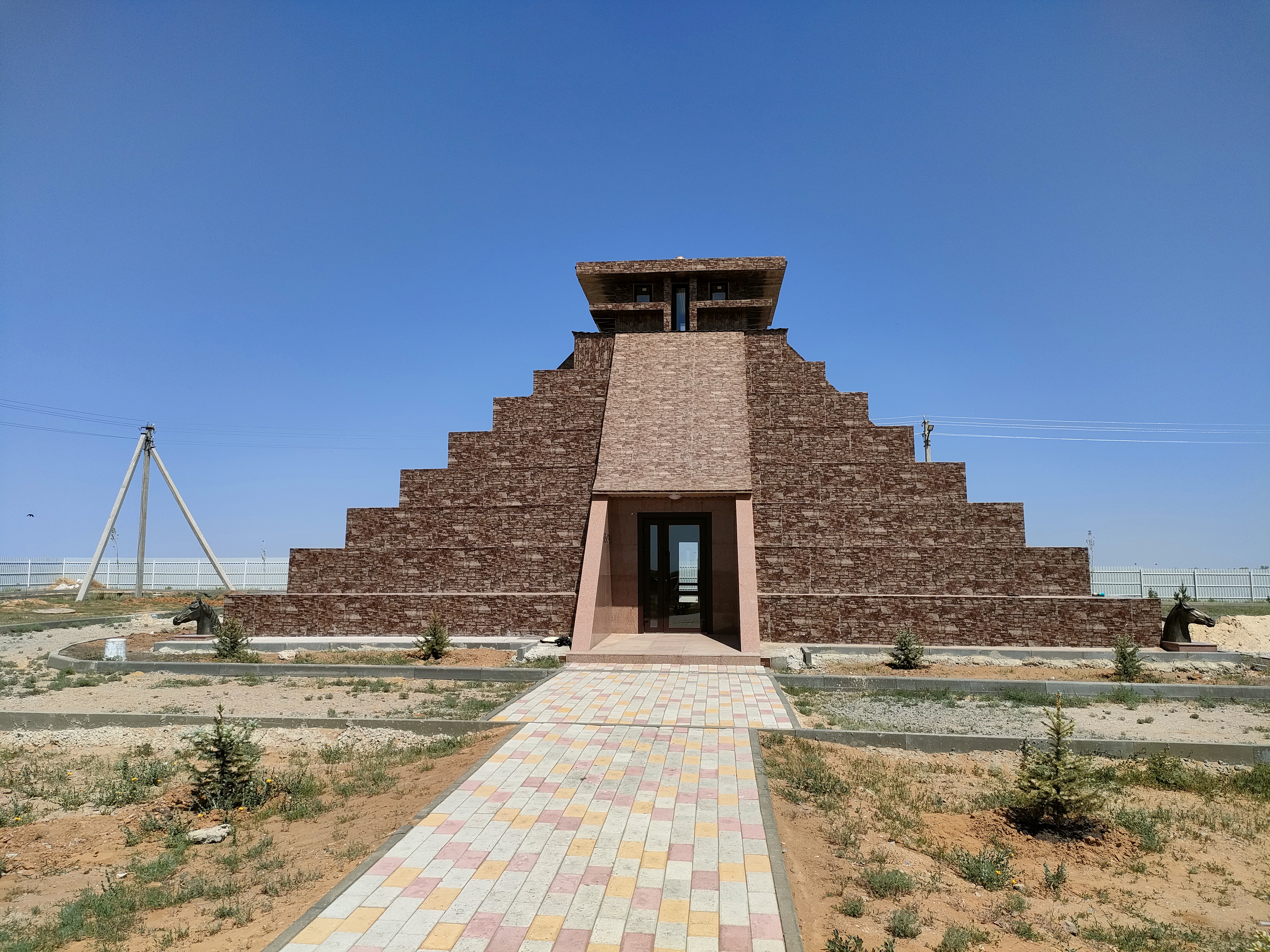 Еркектердің қатты қытысып жатқаны туралы бейне