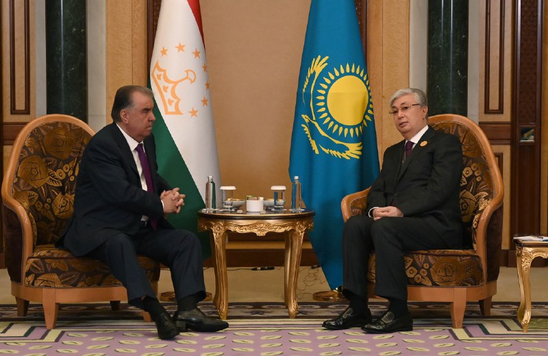 Мемлекет басшысы Тәжікстан Президенті Эмомали Рахмонмен кездесті