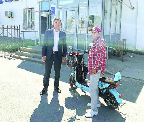 Мопед мінген пошташы