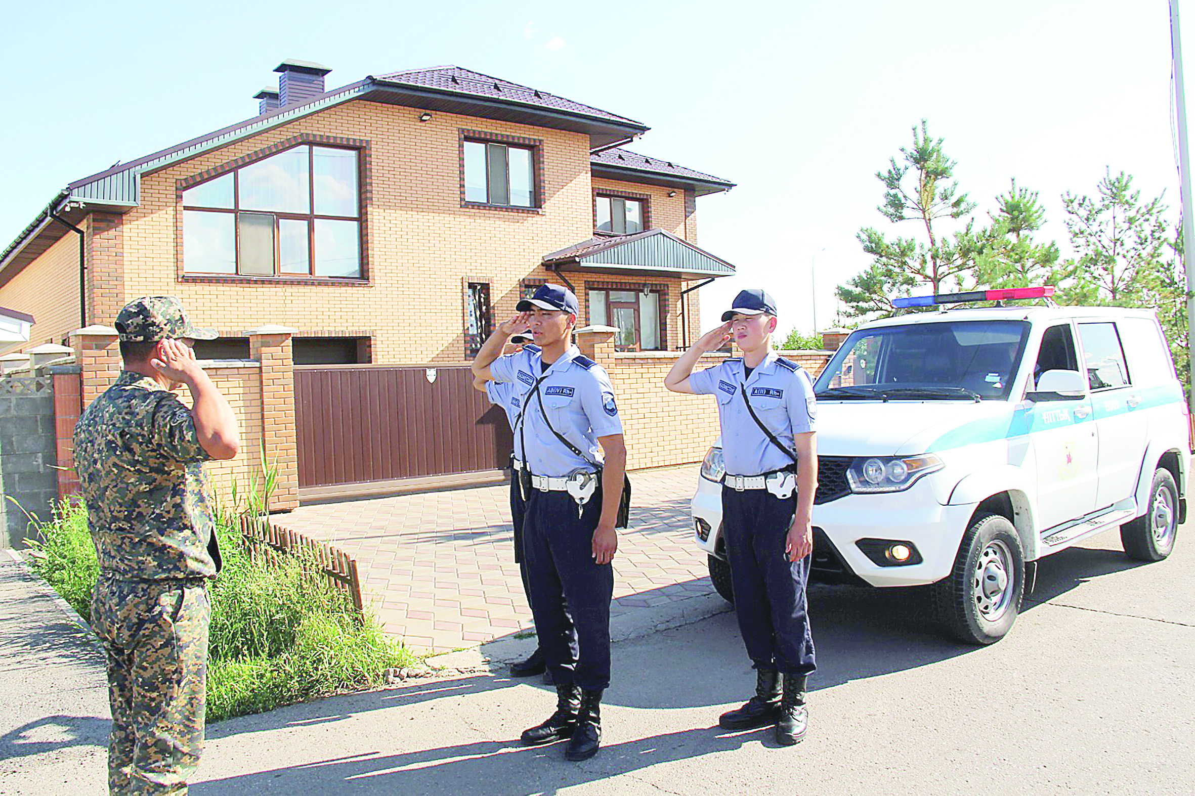 Қоғамдық тәртіпті бақылайды