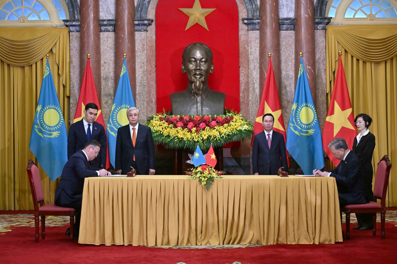 Президенттің Вьетнамға ресми сапары аясында бірқатар құжатқа қол қойылды