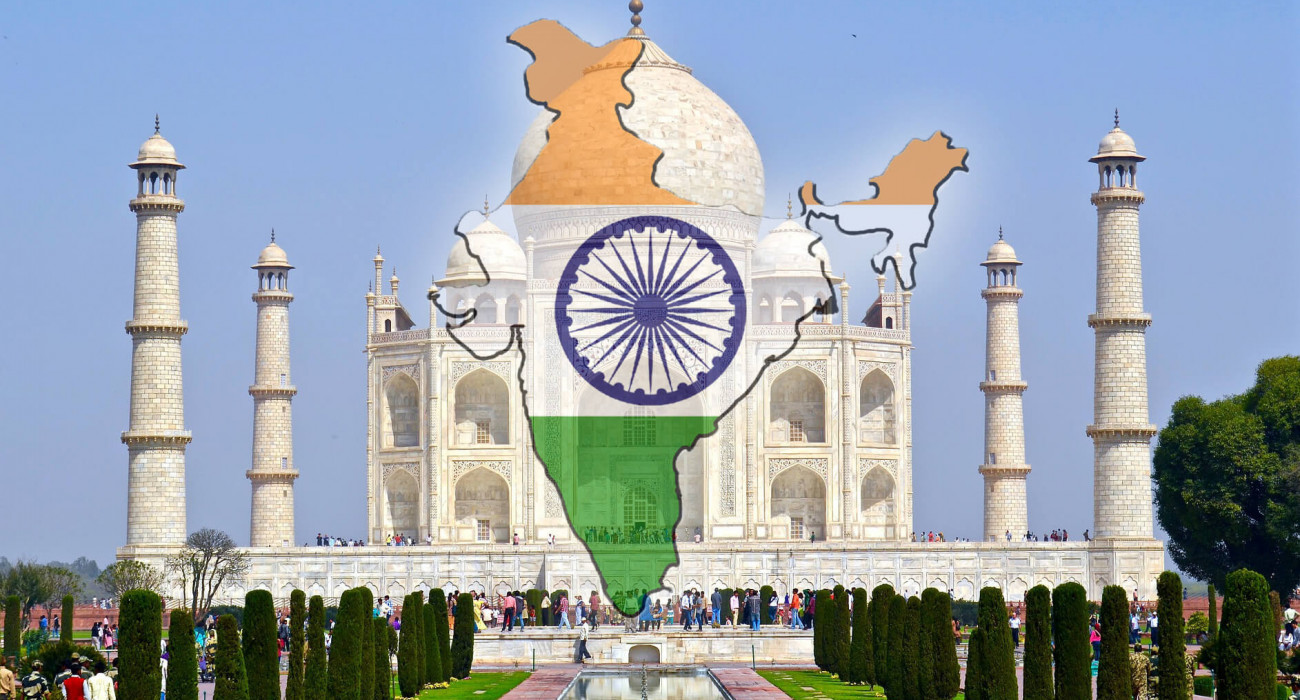 Мөлдір трусиктердегі қырынған письки