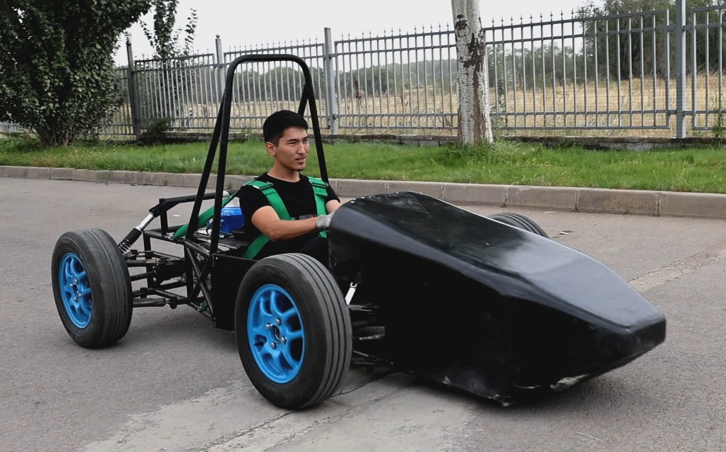 Студенттер құрастырған көлік