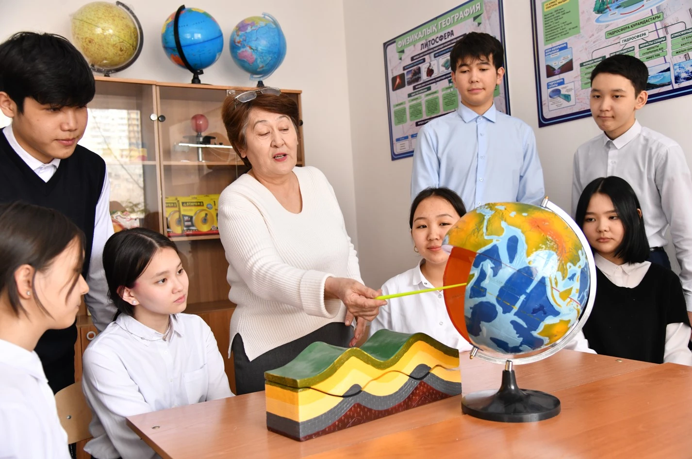 5 қазан – мұғалім күні: Төр – мұғалімдікі