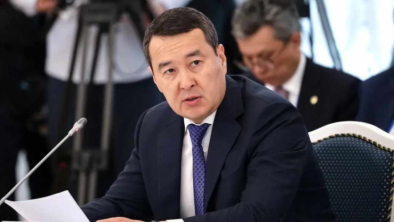 Өкімге қол қойды