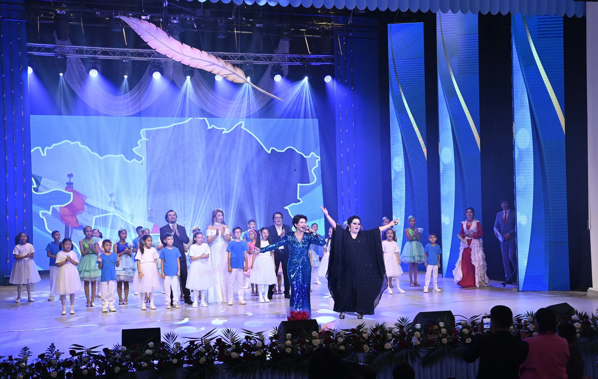 Өлеңі әнмен үйлескен