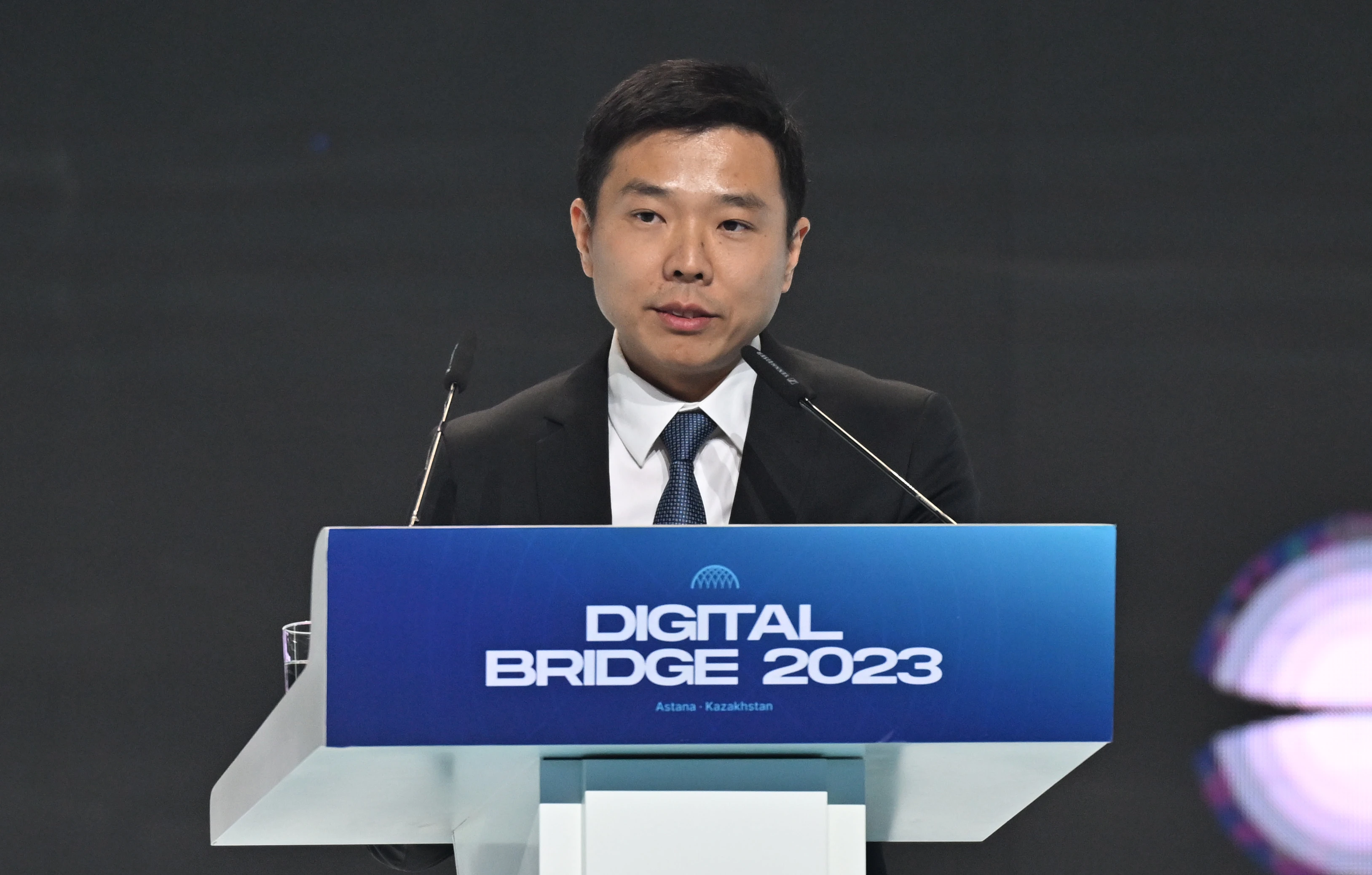 Шикізатқа тәуелділіктен арылады