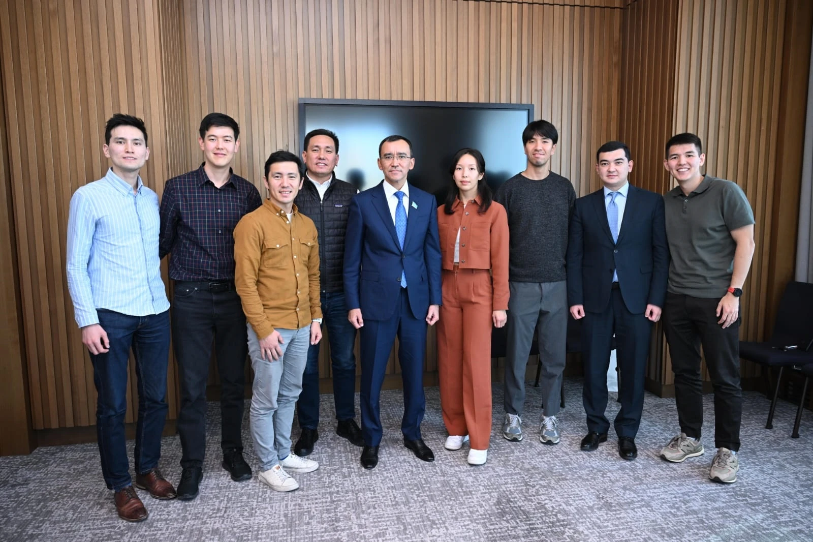 IT-индустрия өкілдерімен кездесті