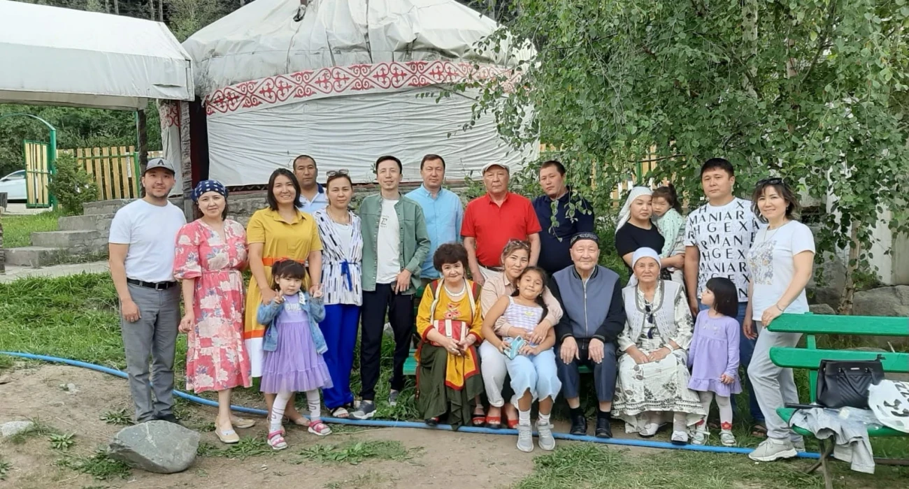 Мейірімділік секс Виталий Портниковтың гей-порно видеосы