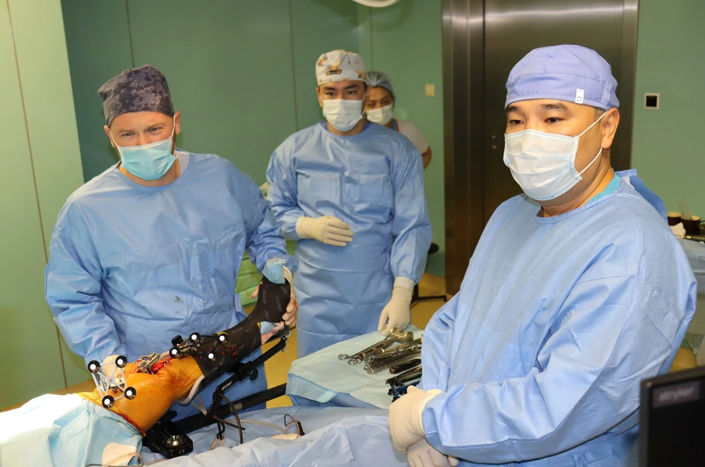 Робот көмектескен ортопедиялық операция
