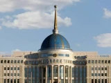 Президент Алматыдағы хостелде қаза тапқандардың туыстарына көңіл айтты