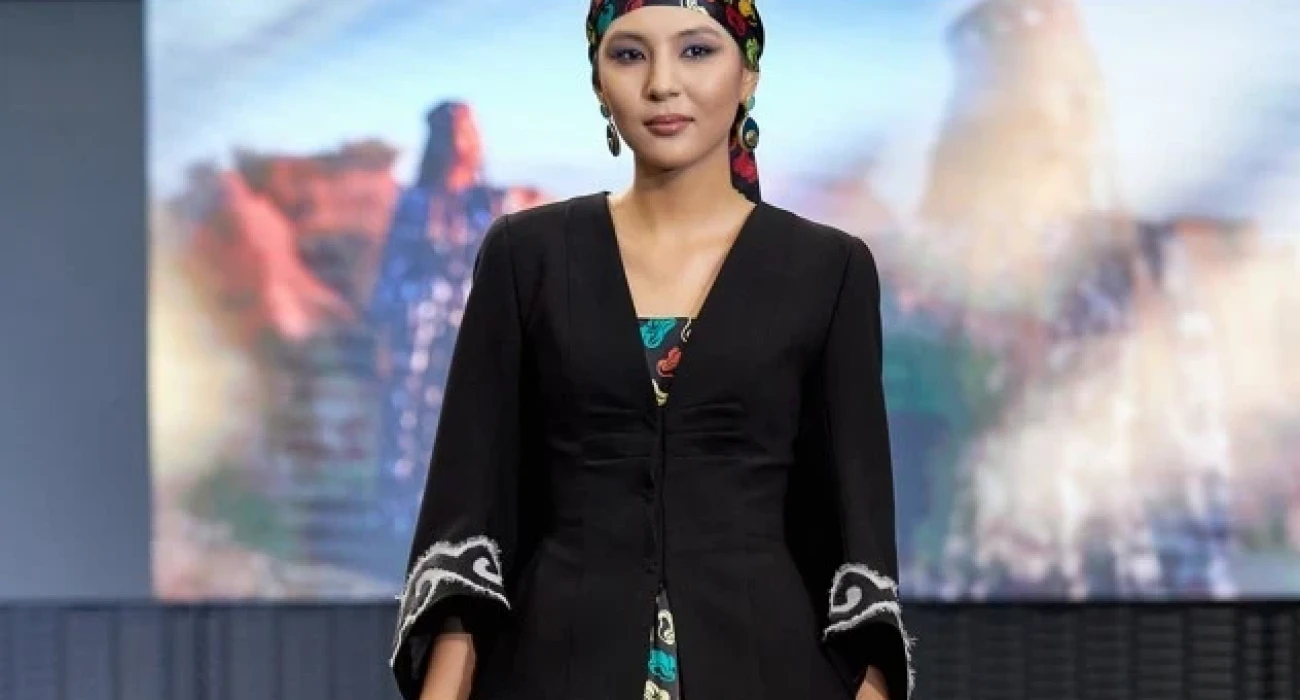 Әйелдердің сынған анустарының фотосуреттері Екатерина Колчеваның жалаңаш суреті