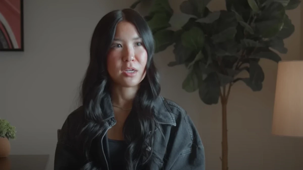 "Кім екенімді түсінбей өстім". Шетелдіктер асырап алған қазақ қызы мұңын шақты