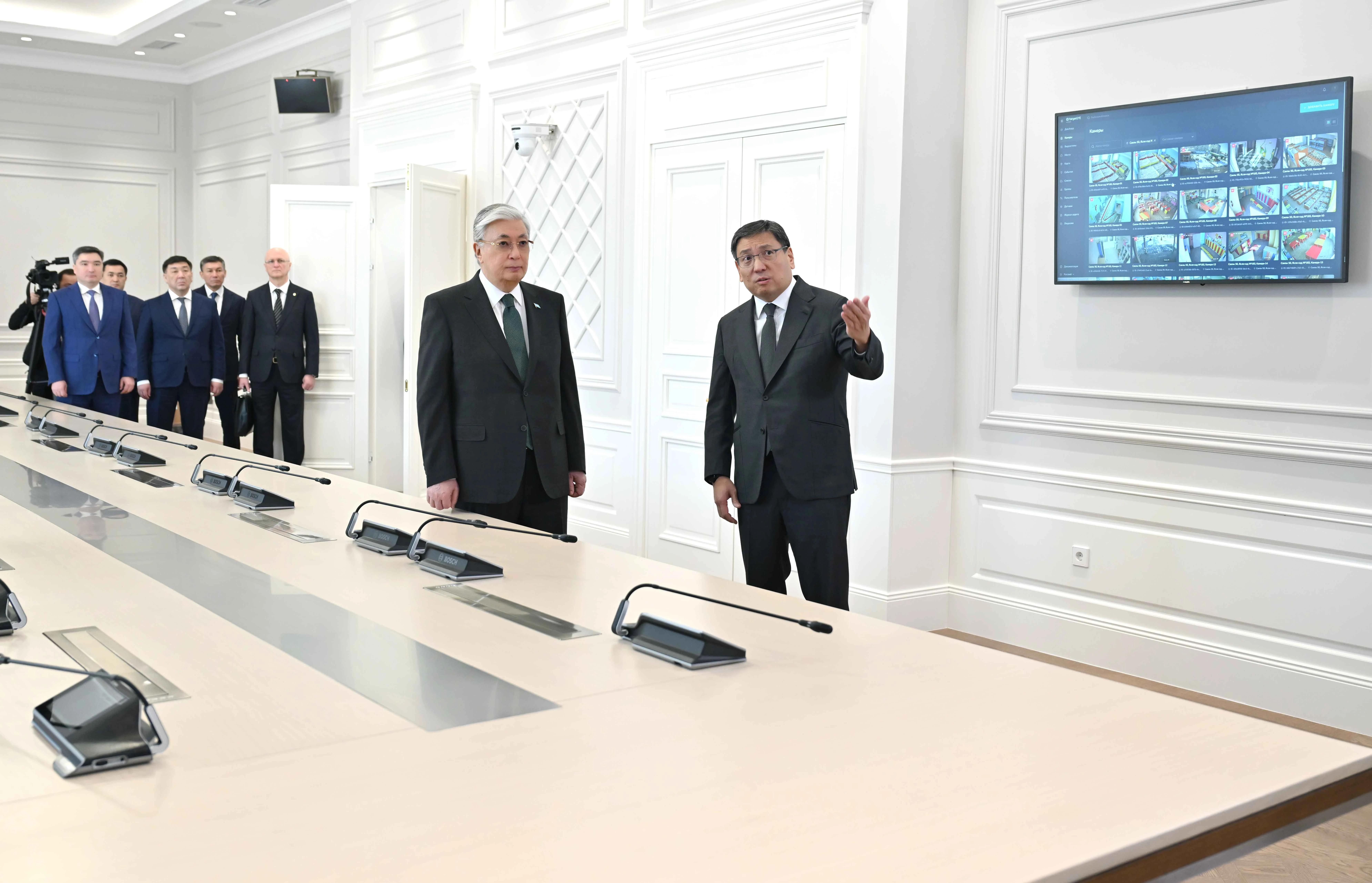 Президент Алматыдағы Ахуалдық орталықтың жұмысымен танысты