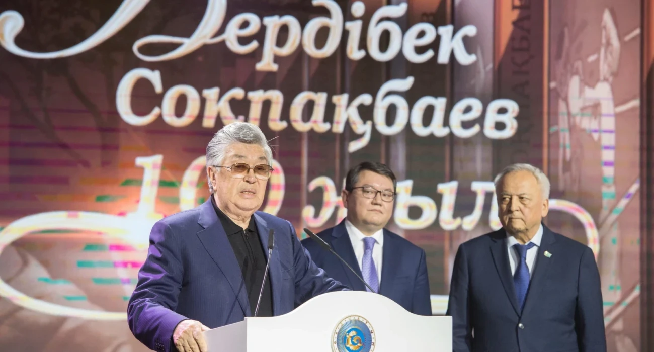 Неміс порно фильмдері бір топ ер адамдар туралы әйелдерді ұрып-соғады