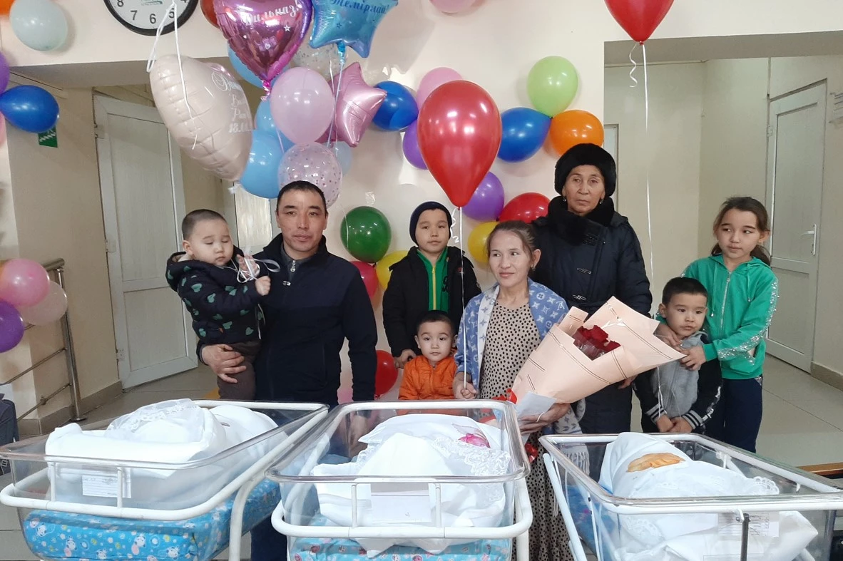 Үшемдер үйге шықты