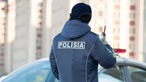 Астана полицейлері такси жүргізушілерін тексереді