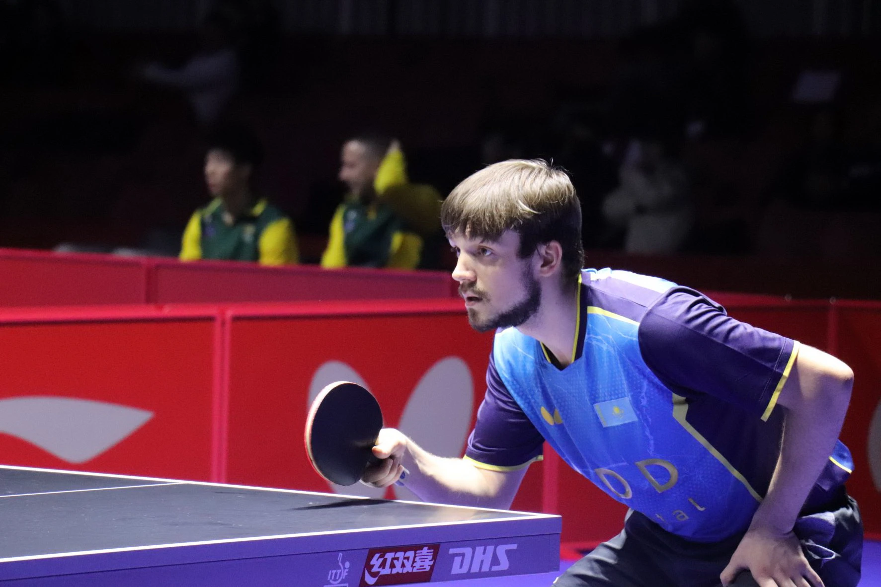 Жігіттер жанталасып жатыр