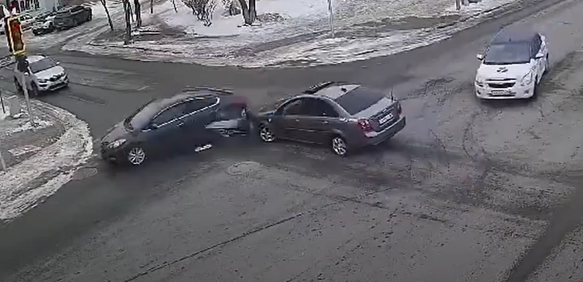 Жол ережесі өзгерді: Полиция бағдаршамның сары түсіне қатысты ескерту жасады