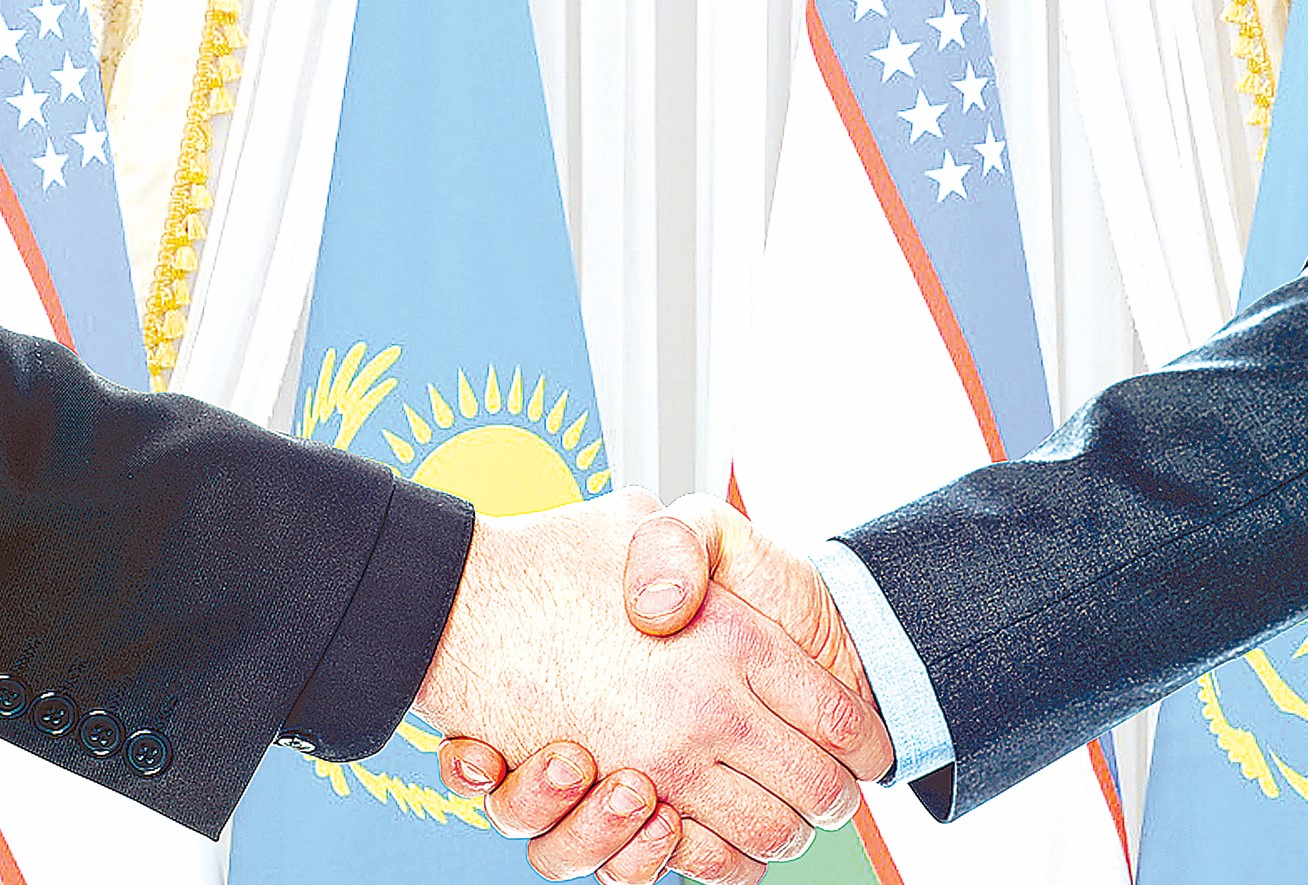 Порно нудистер жетілген әйелдерді сорып алады