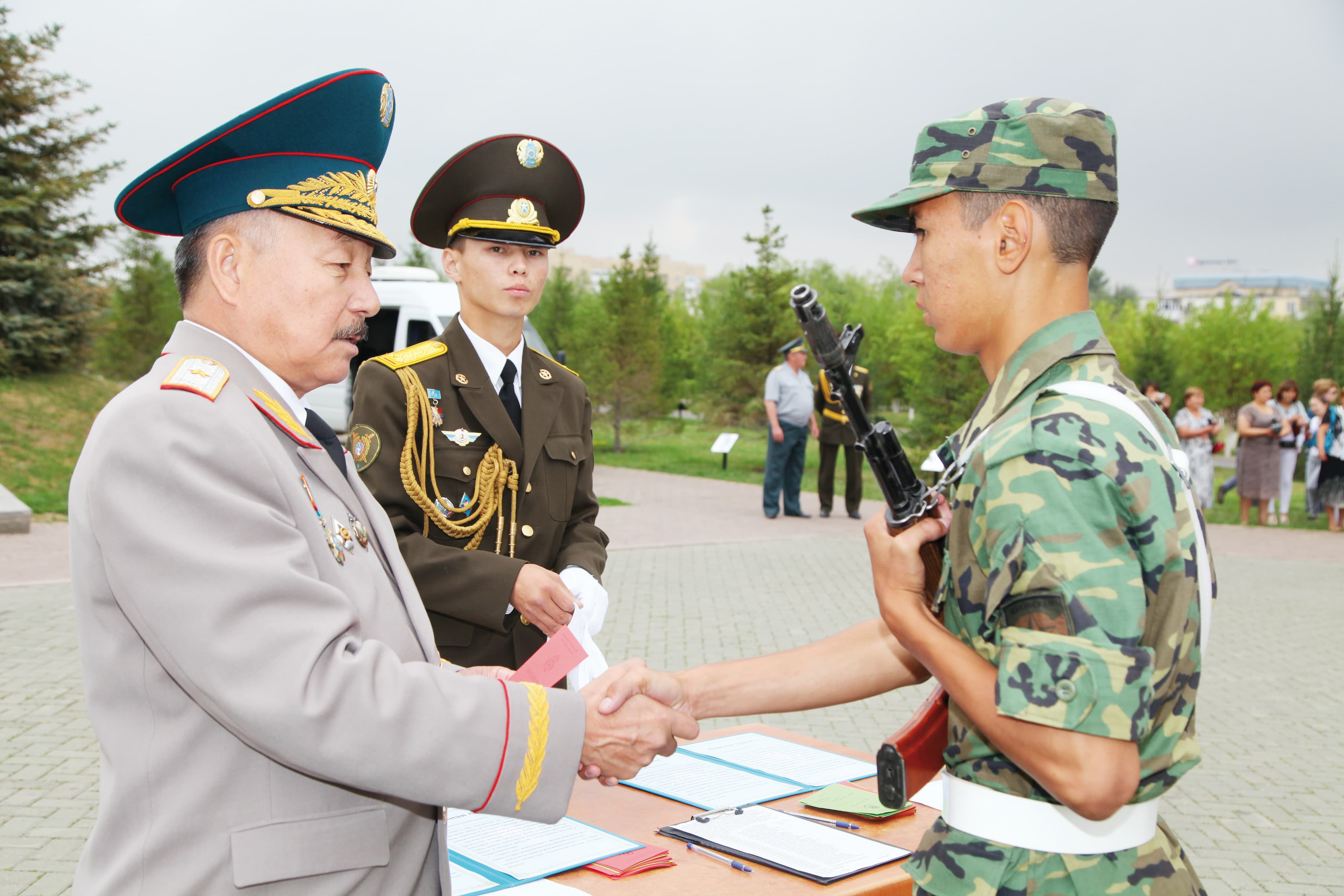 Адал азамат, сенімді қарулас немесе генерал Дәулет Салханов туралы үзік сыр