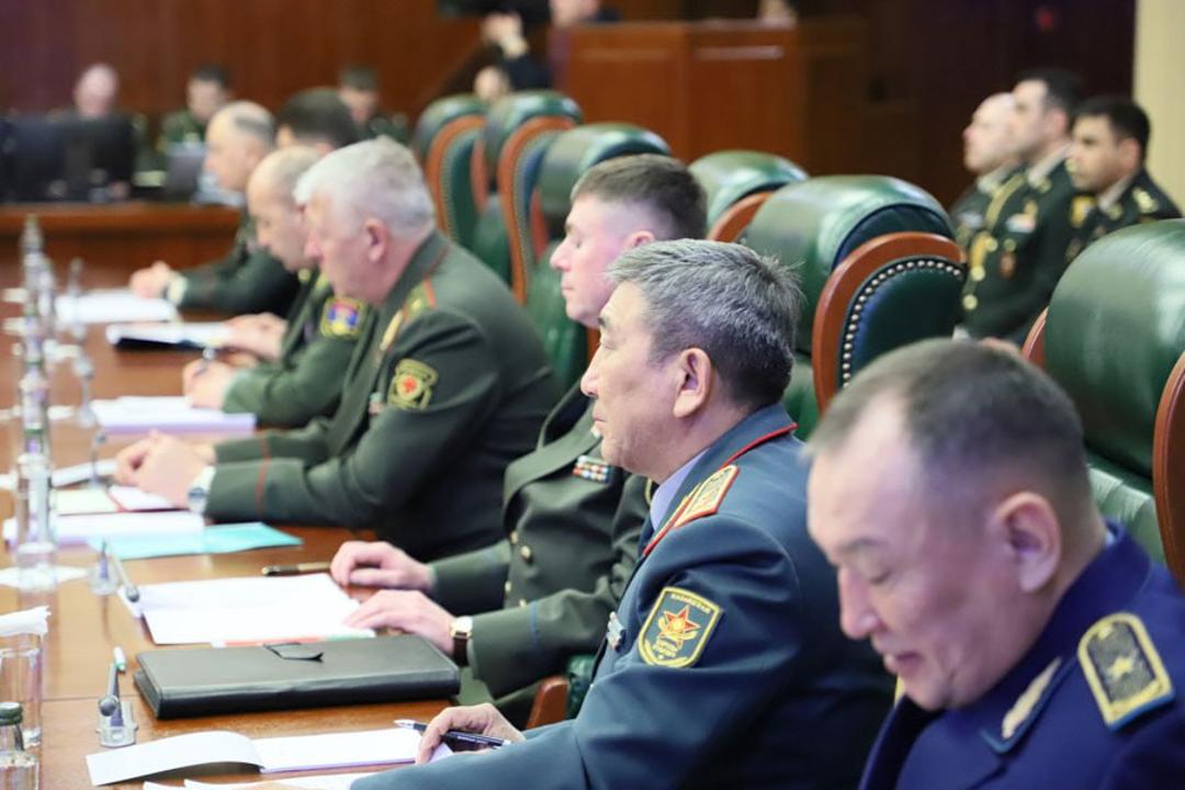 Күн тәртібінде – әскери-саяси ахуал