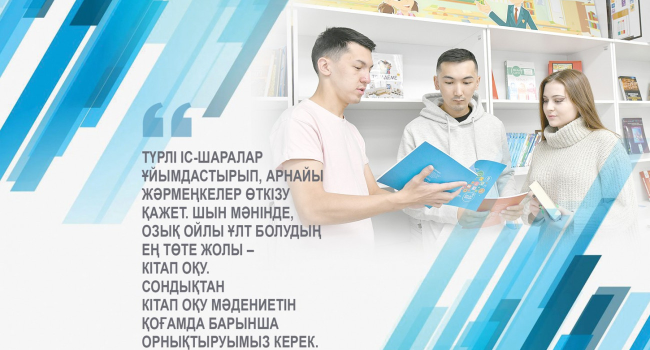 Жасырын камера еденді трусисыз ит стилінде жуады