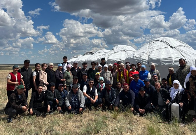 Зардап шеккен ауылдарға киіз үйлер жіберді