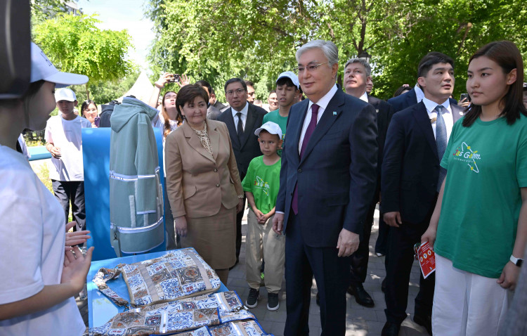 Президент «Jas Galym. Science Quest» фестиваліне қатысушы балалармен жүздесті