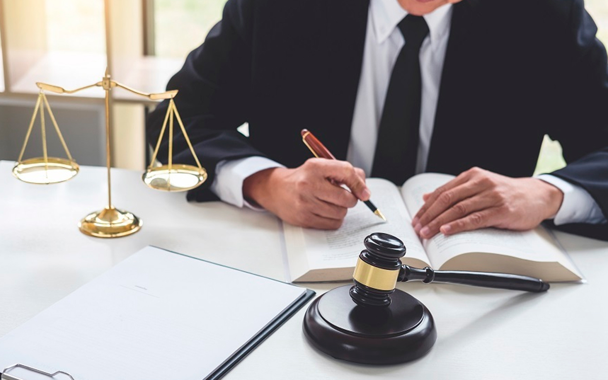 Адвокат – делдал емес...