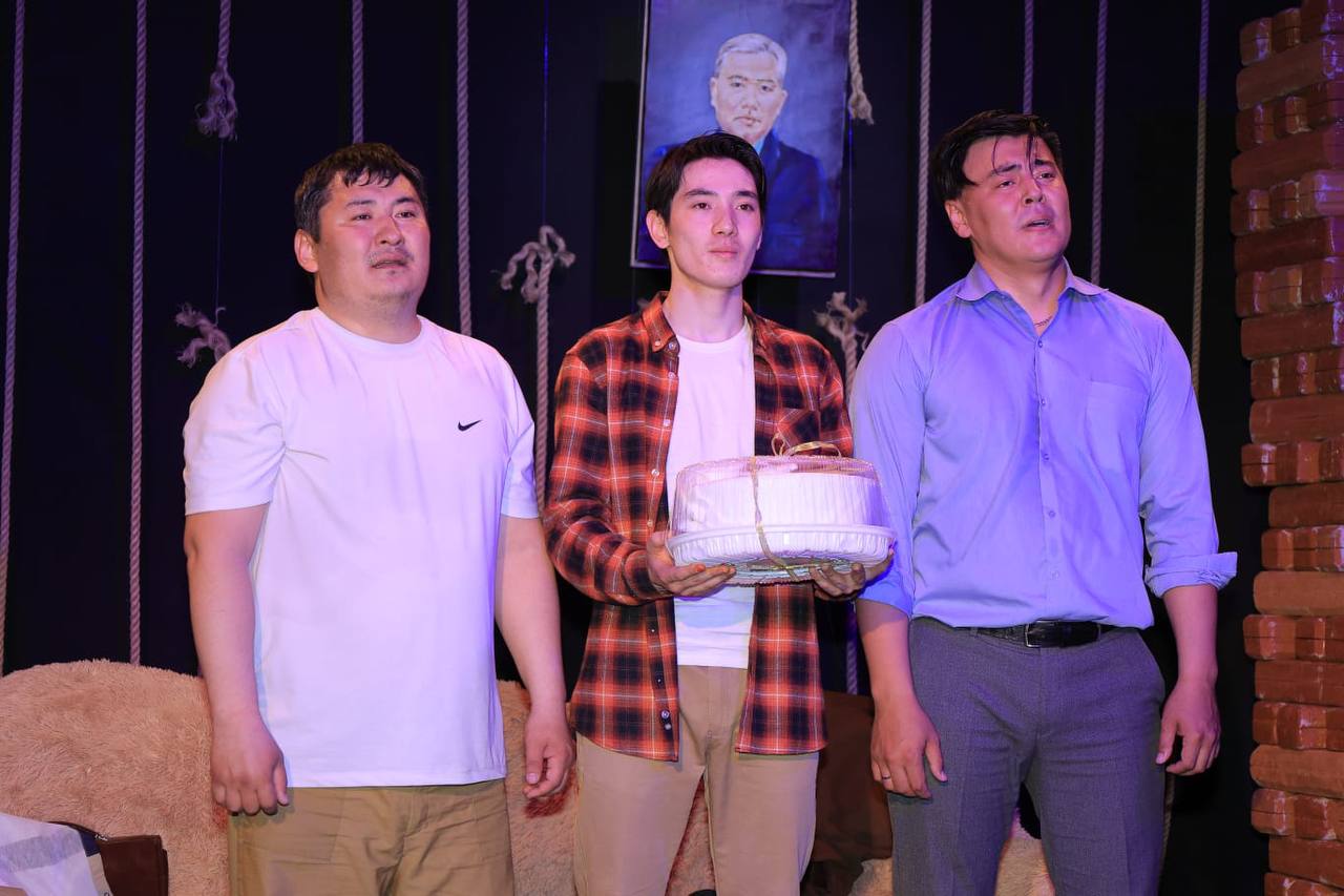 Түзеу мекемесіндегі театр қойылымы