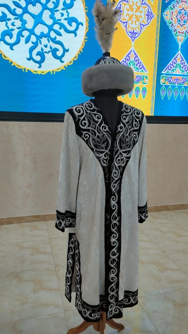 «Әй-әй ақынның» ақ шапаны