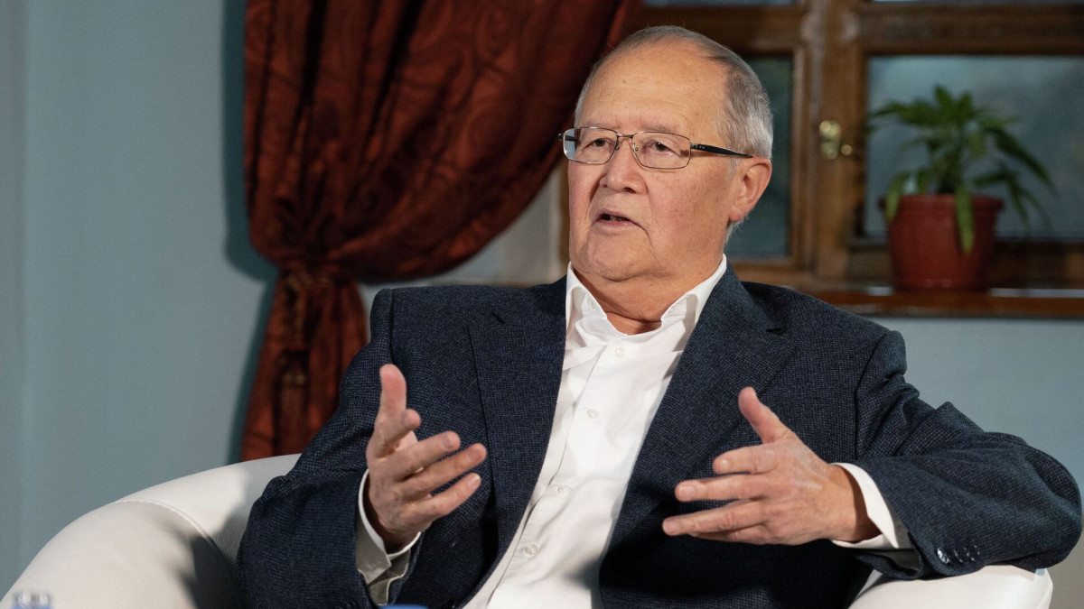 Мәңгілік Әуезовтер: Мұхтар, Мұрат...