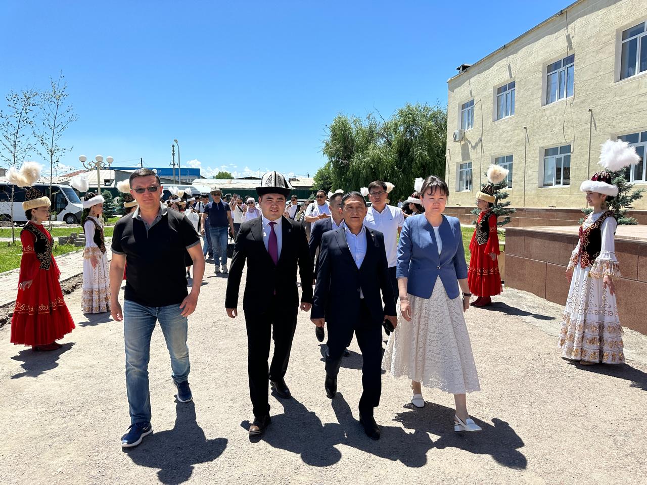 Бауырлас ел ақындары елдікті жырлады