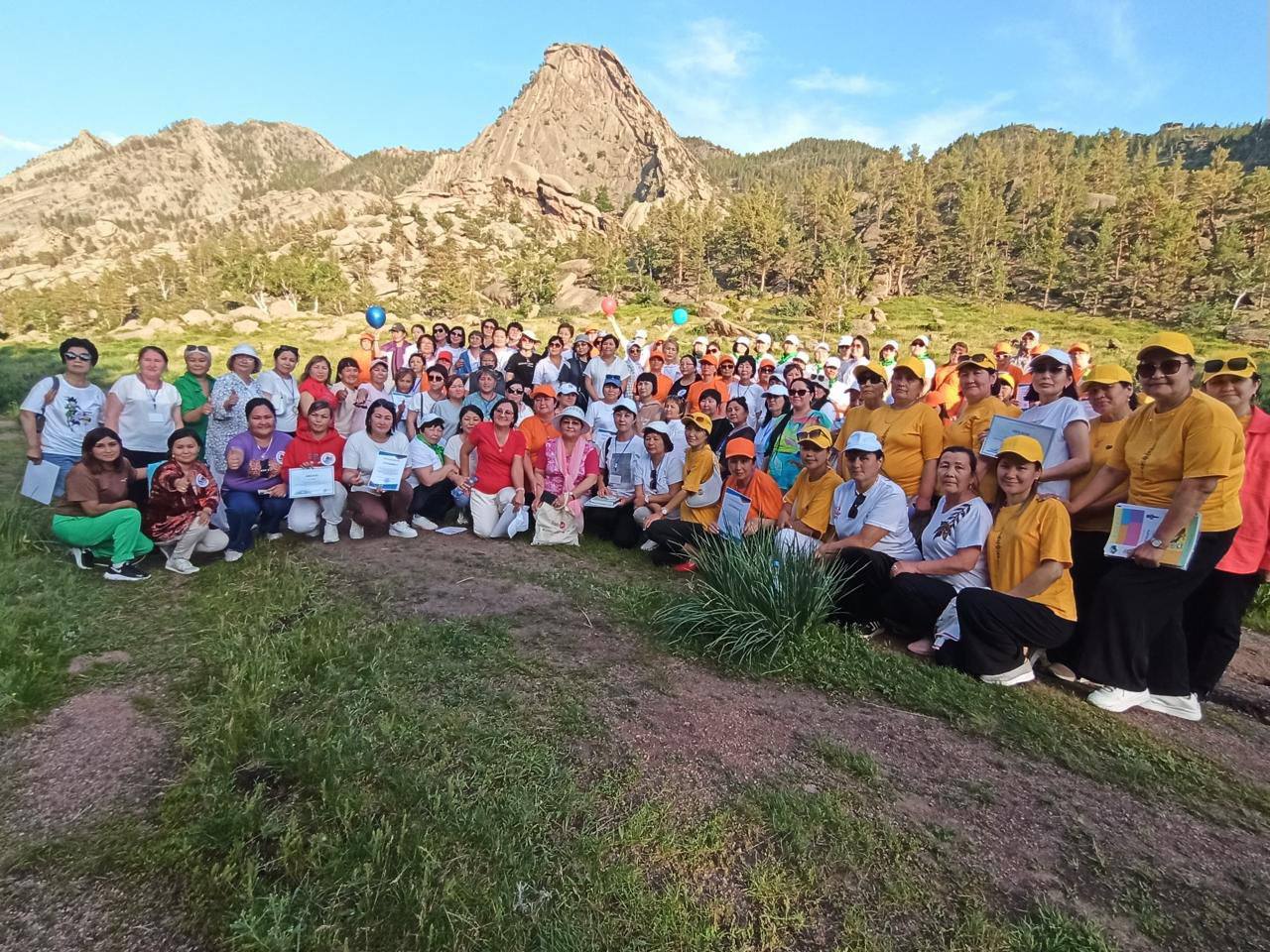 Табиғат аясында кітап оқыды