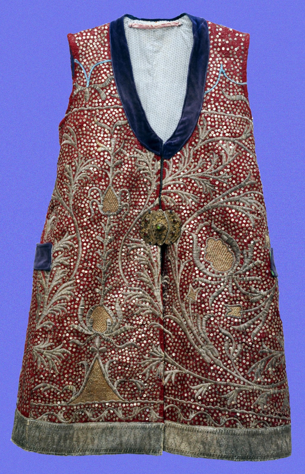 Алтын оқалы қамзол