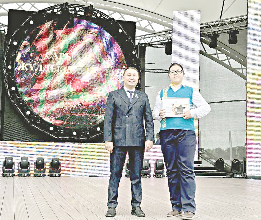 Үздік оқушылар – құрмет төрінде