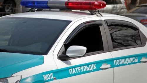 «Шұғыл шақыртуға шыққан». Астанада полиция көлігі аударылып қалды