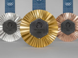Олимпиада медальдары Эйфель мұнарасы бөлшегінен жасалған
