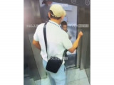 Астанада пышақ ұстаған ер адам лифтіде тұрғындарды қорқытқан (видео)
