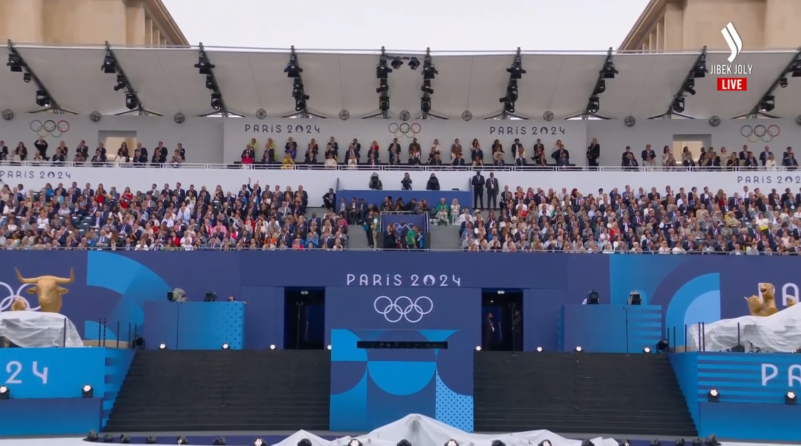 Париждегі Олимпиада салтанатты жағдайда ашылып жатыр