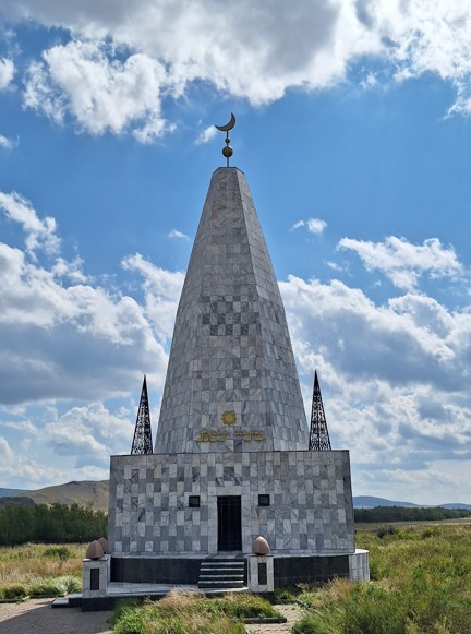 Бұқар бабамыздың кесенесі тозып тұр