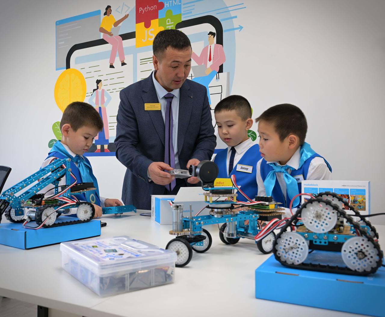 Олар кіре берісте бір гей жігітті ұрсып тастады